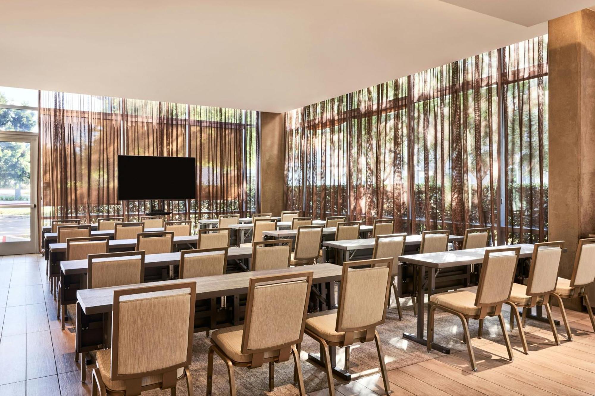 Ac Hotel By Marriott Irvine Exterior photo