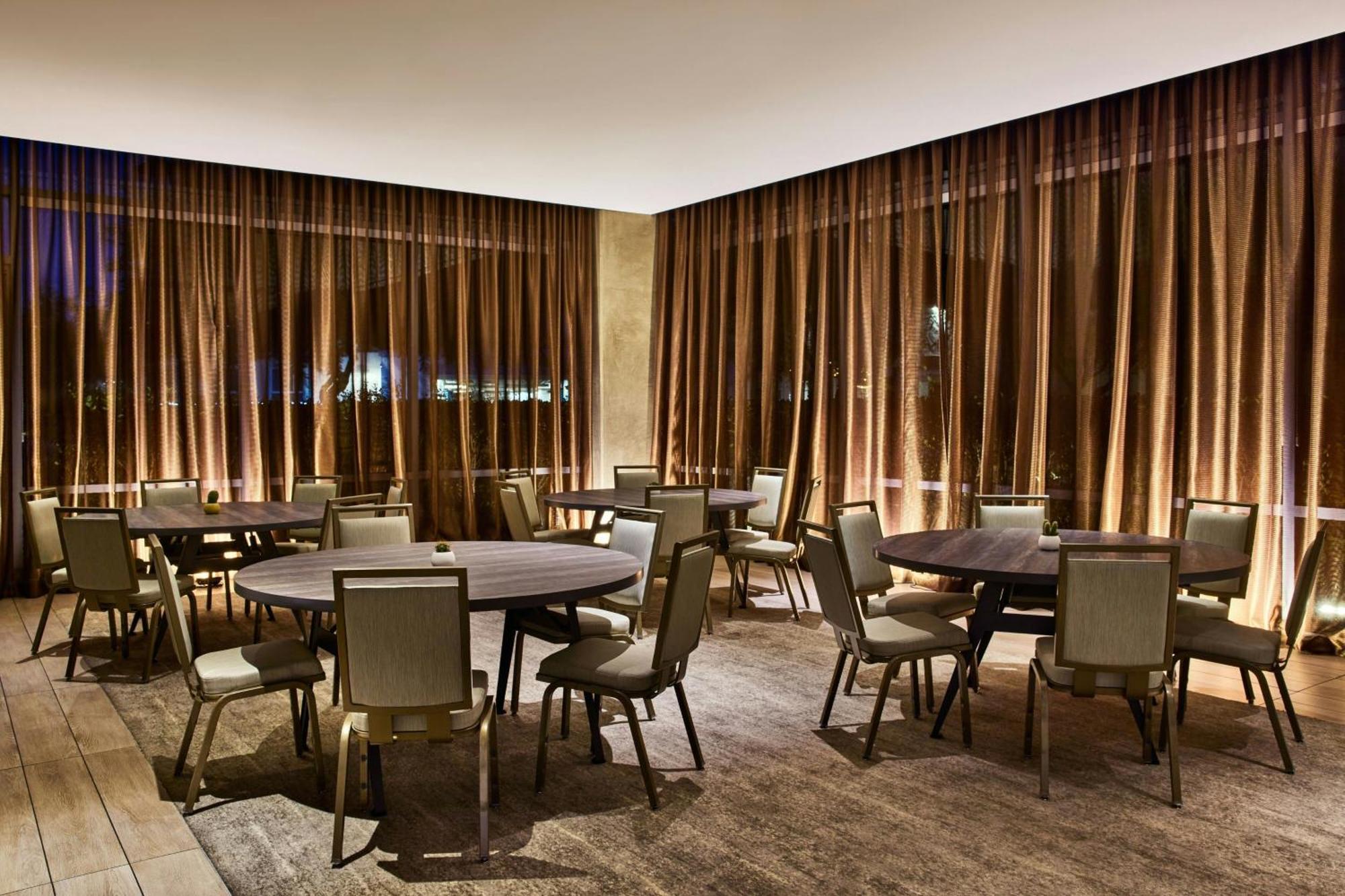 Ac Hotel By Marriott Irvine Exterior photo