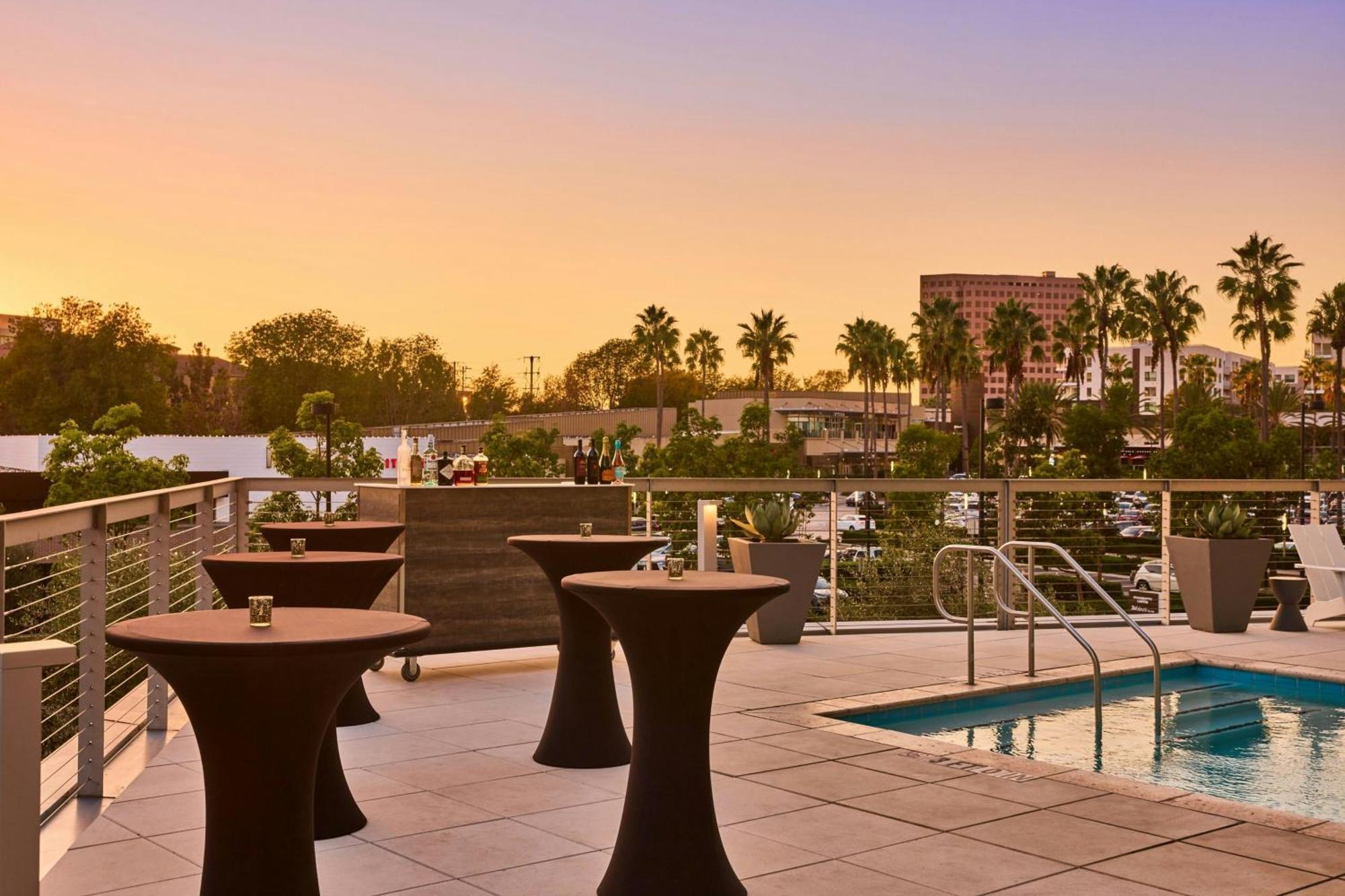 Ac Hotel By Marriott Irvine Exterior photo